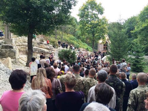 Хрест - це найсильніша зброя,якою можемо подолати зло - VI військове паломництво до Зарваниці.(ФОТО) Хрест - це найсильніша зброя,якою можемо подолати зло - VI військове паломництво до Зарваниці.(ФОТО)